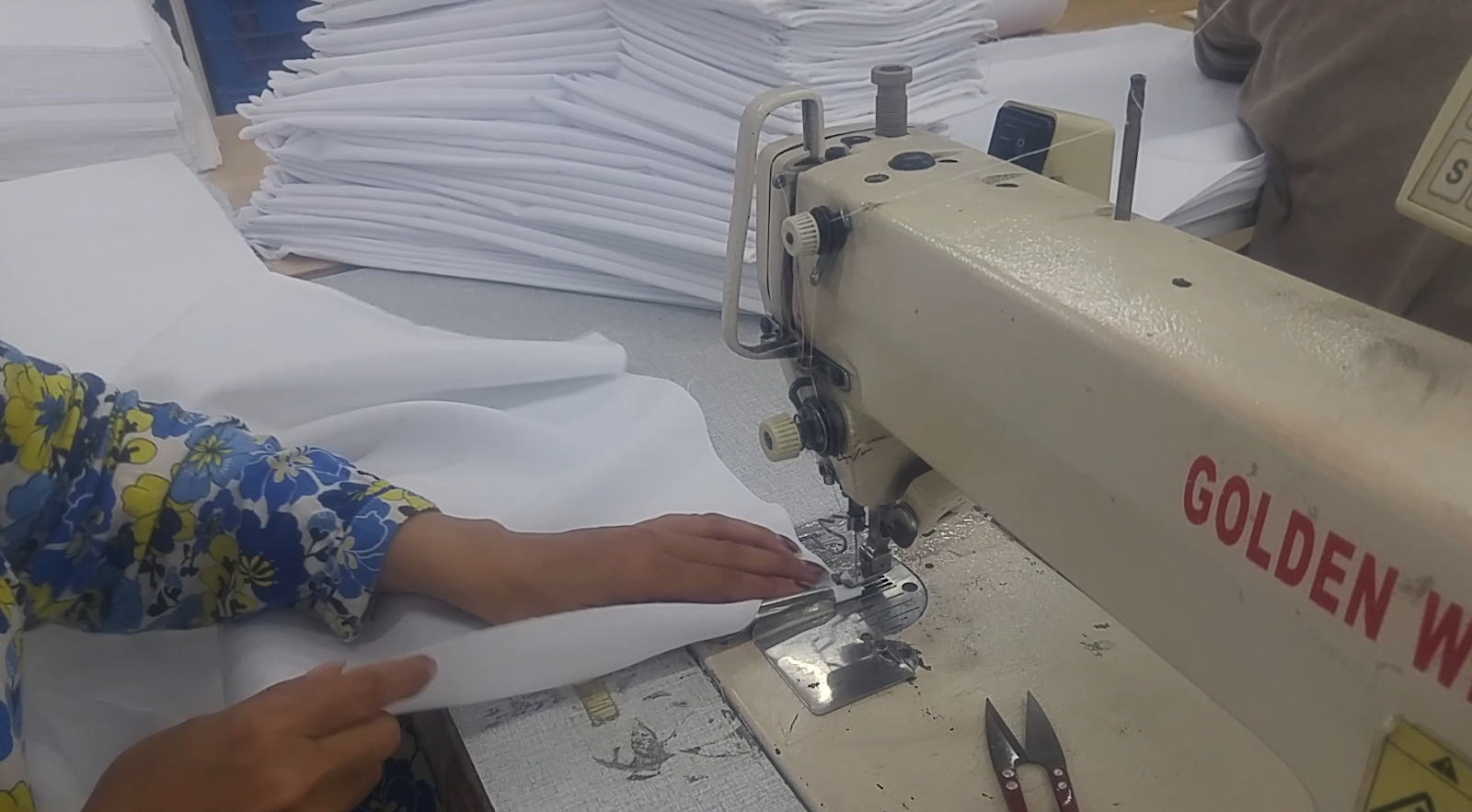 Cloth Napkin Making Using Industrial Sewing Machines