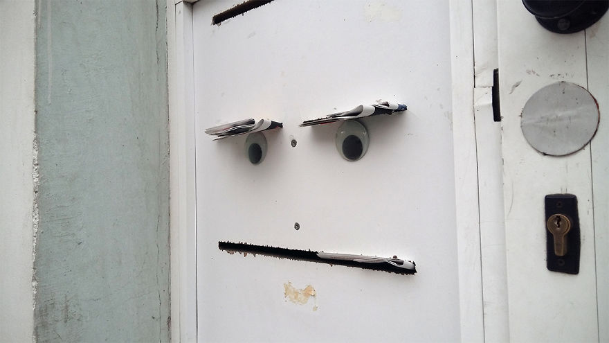 Guy Puts Googly Eyes On Broken Street Objects And The Result Is Hilarious