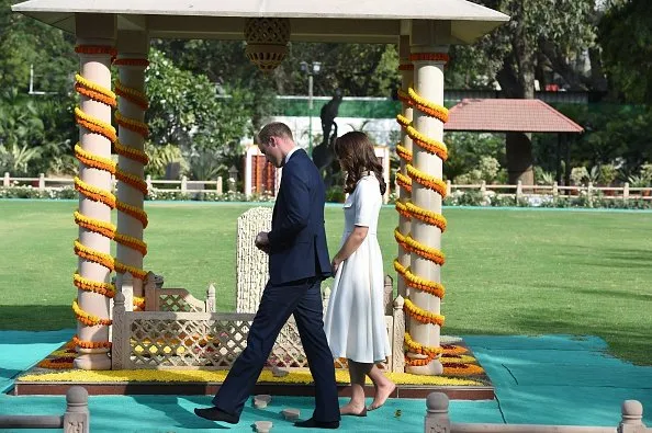 Britain's Prince William, Duke of Cambridge and his wife Catherine, Duchess of Cambridge pay tribute during a visit to Gandhi Smiriti, an Indian museum