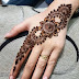 Try this mehndi design to decorate your hands on Eid