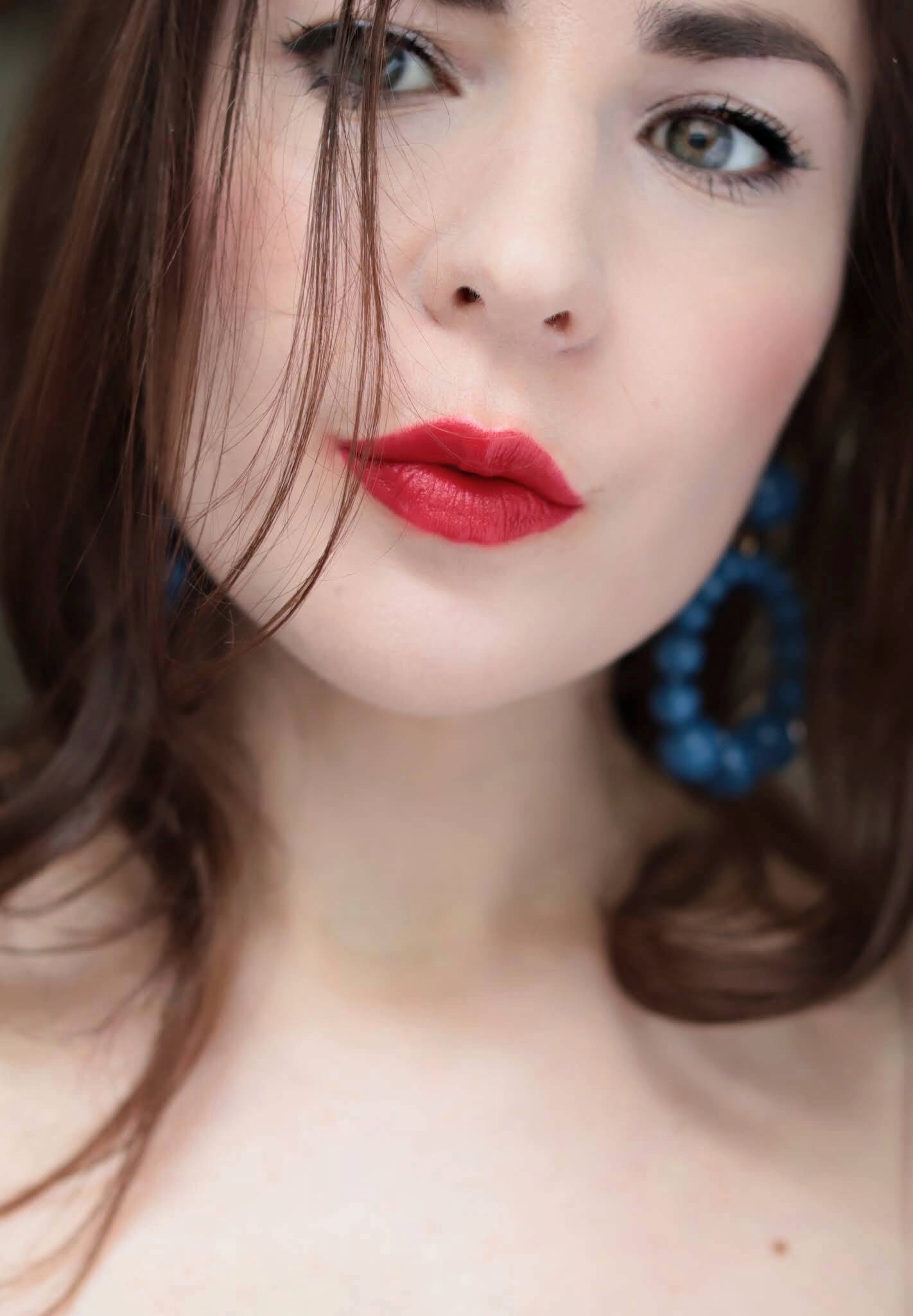 Comment porter le rose en hiver ? Bien habillée