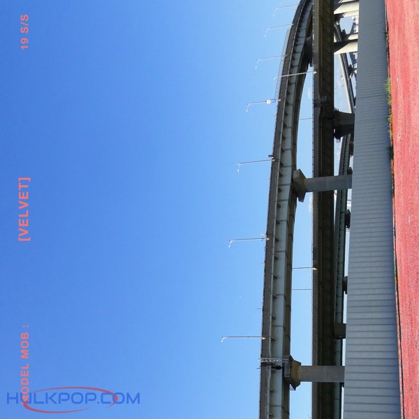MODEL MOB – VELVET – Single
