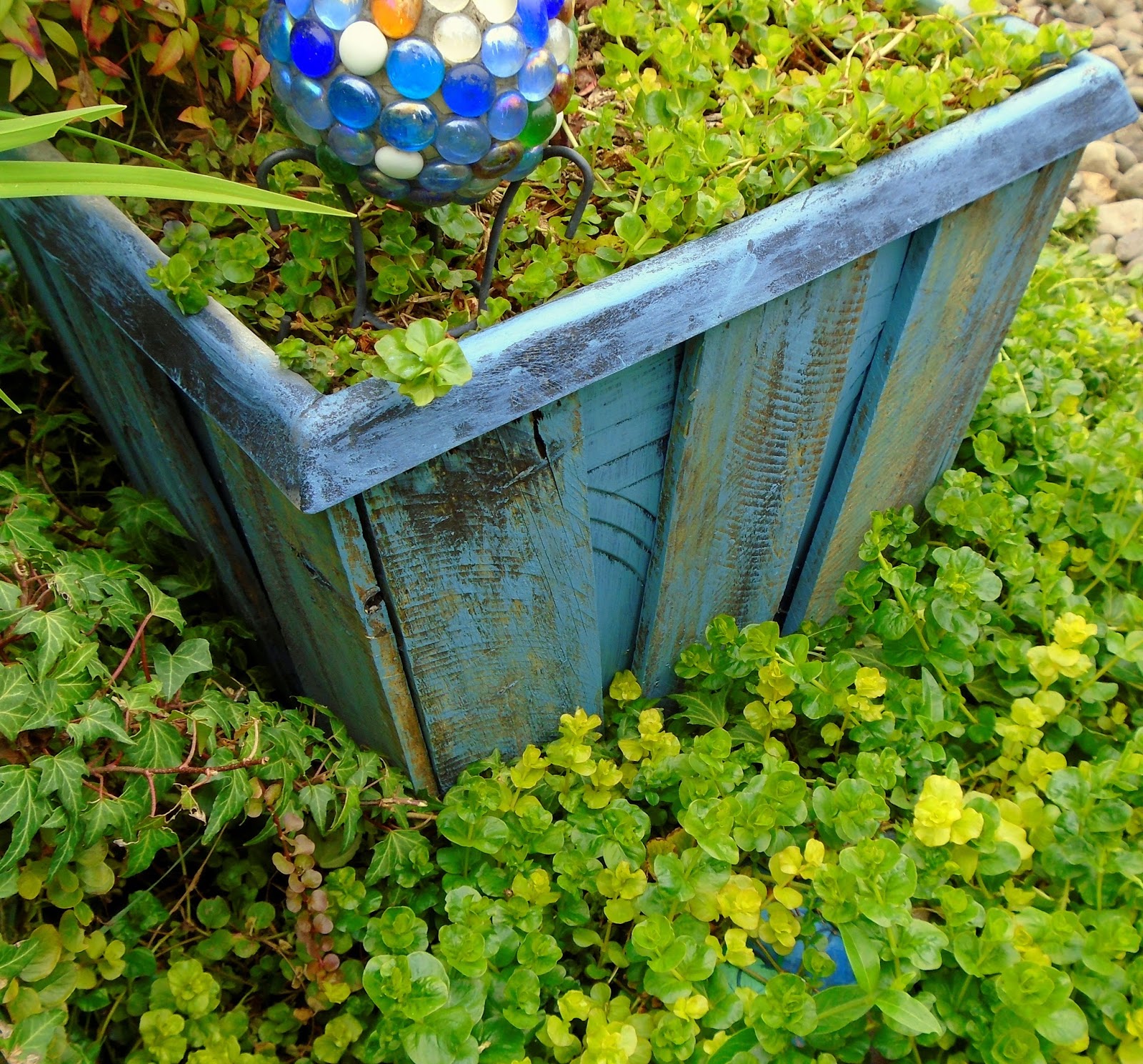 Make The Best of Things Painted Pallet Boards on Square Planter