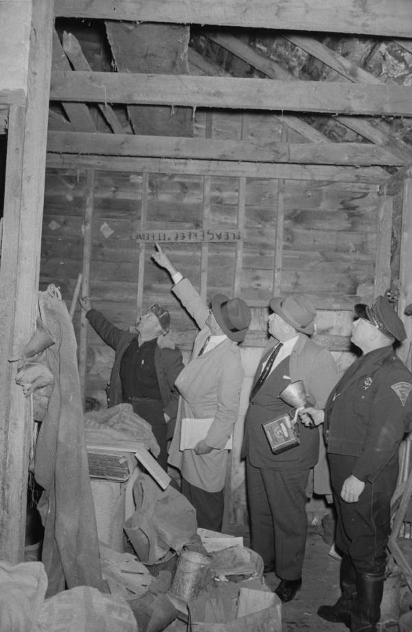 WORLD OF MONSTERS INSIDE ED GEIN'S HOUSE OF HORRORS