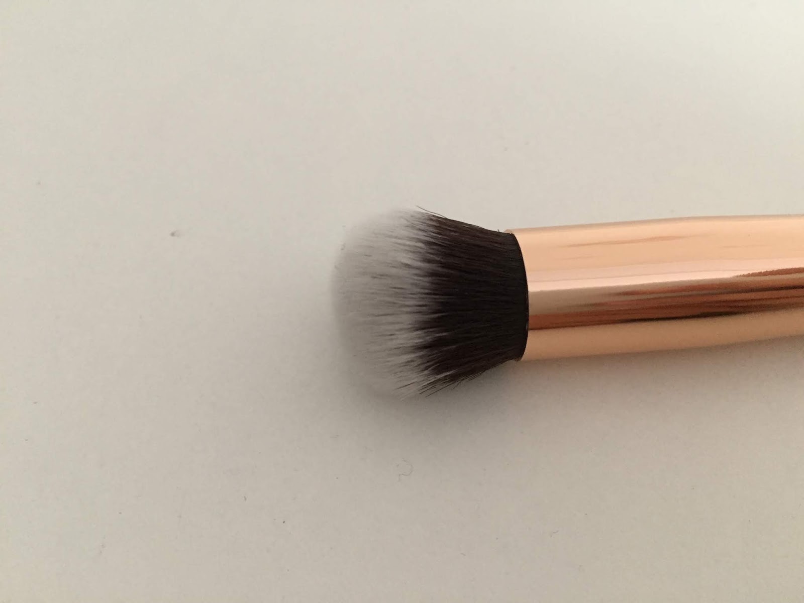 Nascita Professional Oval Yapılı Kapatıcı Fırçası (136)