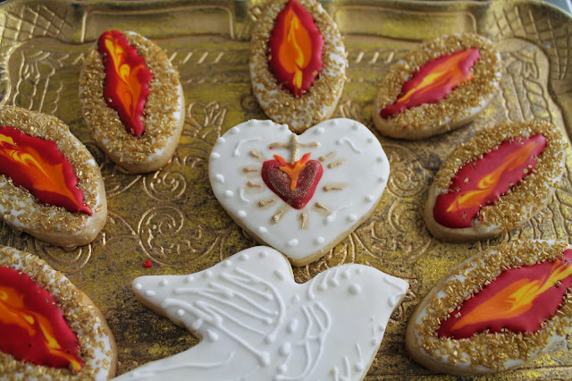 Confirmation cookies, confirmation cookies ideas, Holy Spirit cookies, Religious cookies, cookie decorating blogs, dove cookies, flame cookies, Holy Spirit cookies ideas