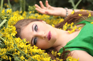 girl-1319114_960_720
