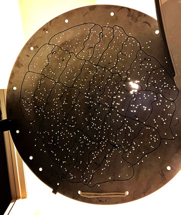 SDSS Plate 2727 as seen illuminated by ceiling light  (Source: Palmia Observatory)
