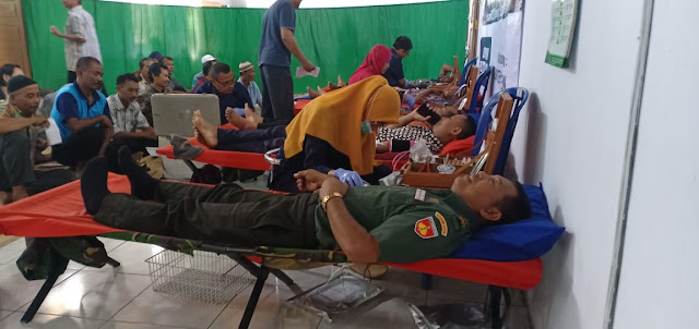 Peduli Sesama, Pgs Danramil Sambirejo Ikut Donor Darah Peduli Sesama, Pgs Danramil Sambirejo Ikut Donor Darah
