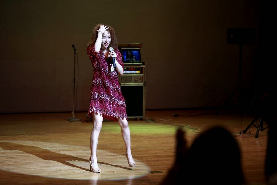 wandering thoughts...my K-World: Yoon Eun Hye Takes The Center Stage as