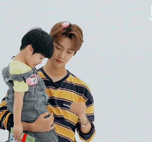 애기들 보고 주접력 급상승한 아이돌 | 인스티즈