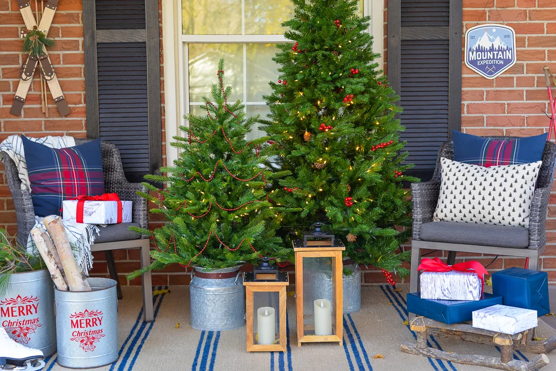 outdoor christmas decorating ideas front porch, porch christmas decor, country christmas porch