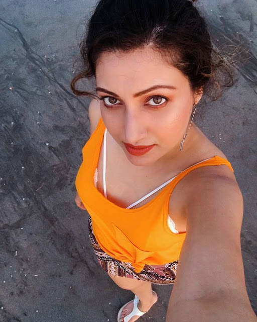 Actress Hamsa Nandini New Hottest Pictures in White Skirt Navel Queens
