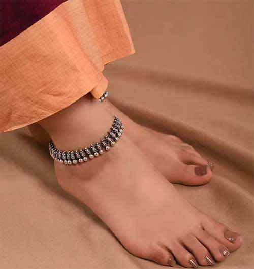 What does a black anklet mean? - Quora