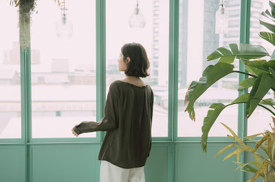 午夜森林領口壓折上衣-蕨綠