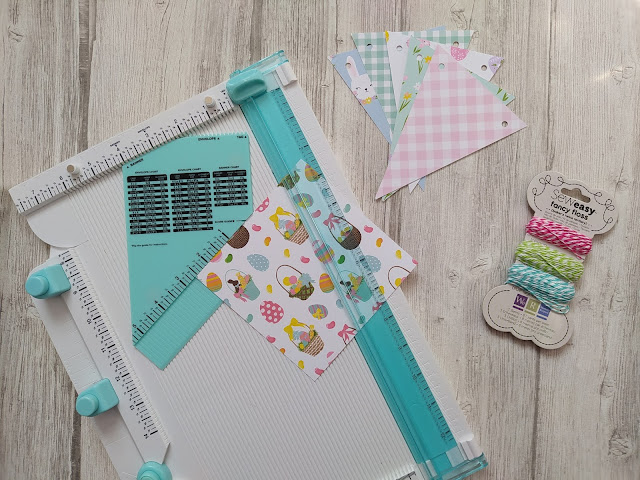 DIY Scrapbooking Bannière Easter (Mini ABC punch board - All in one tool We r Memory Keepers)