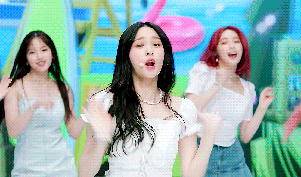 [잡담] 컴백과 동시에 선배님들한테 사랑받는 중인 위클리 | 인스티즈