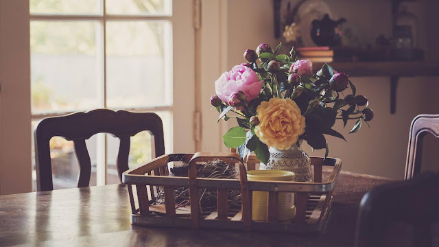 Flowers on the table Vintage wallpaper Flowers on the table Vintage wallpaper