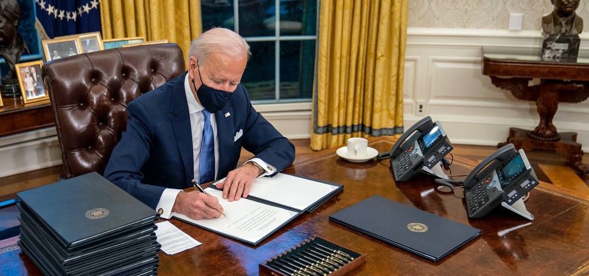     Former president Donald Trump in the Oval Office, December 3, 2020.
 (photo: Doug Mills/The New York Times - click to enlarge)
             Pres