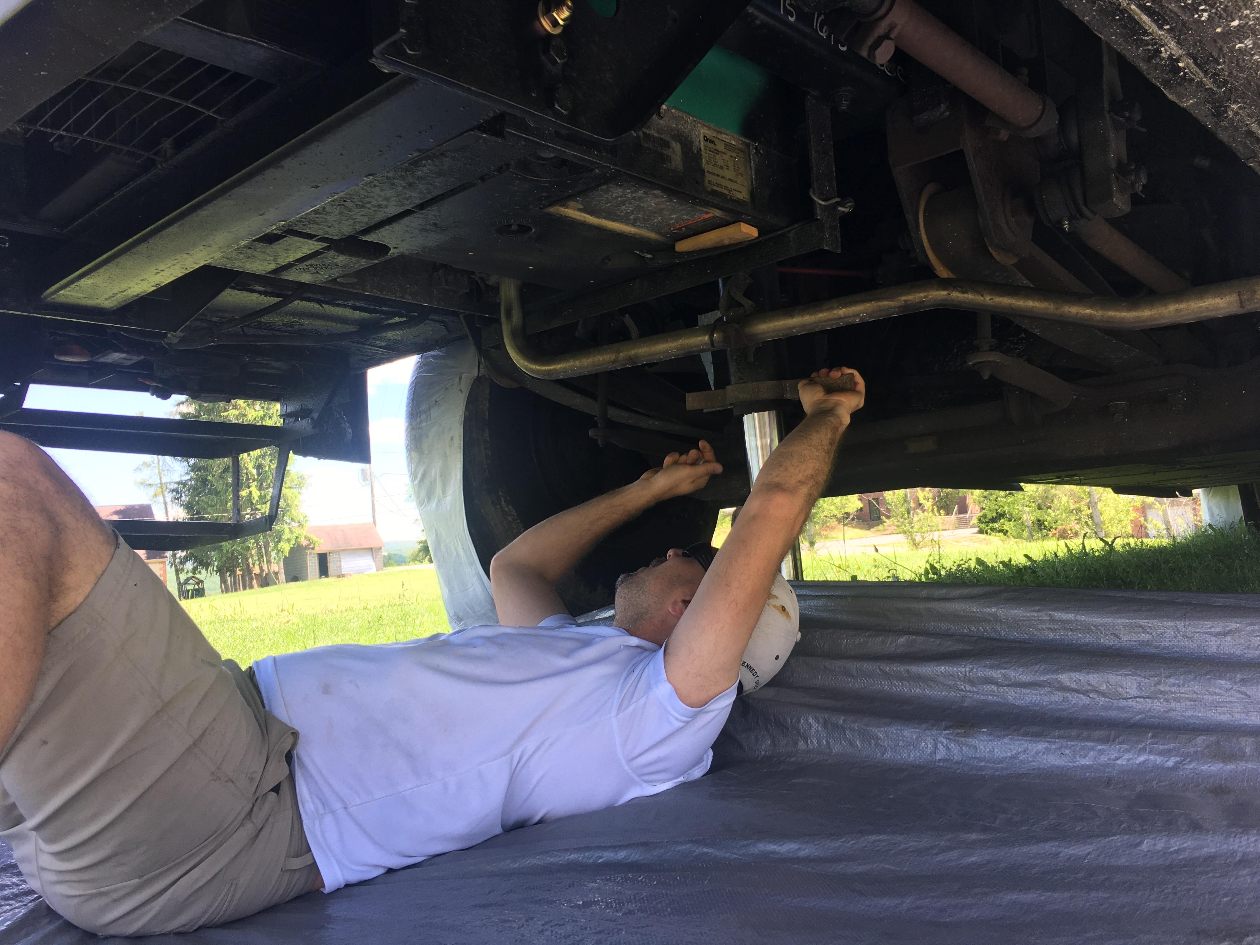 Our RV Adventures Some things open! Fiberglass & hydraulic jack repairs