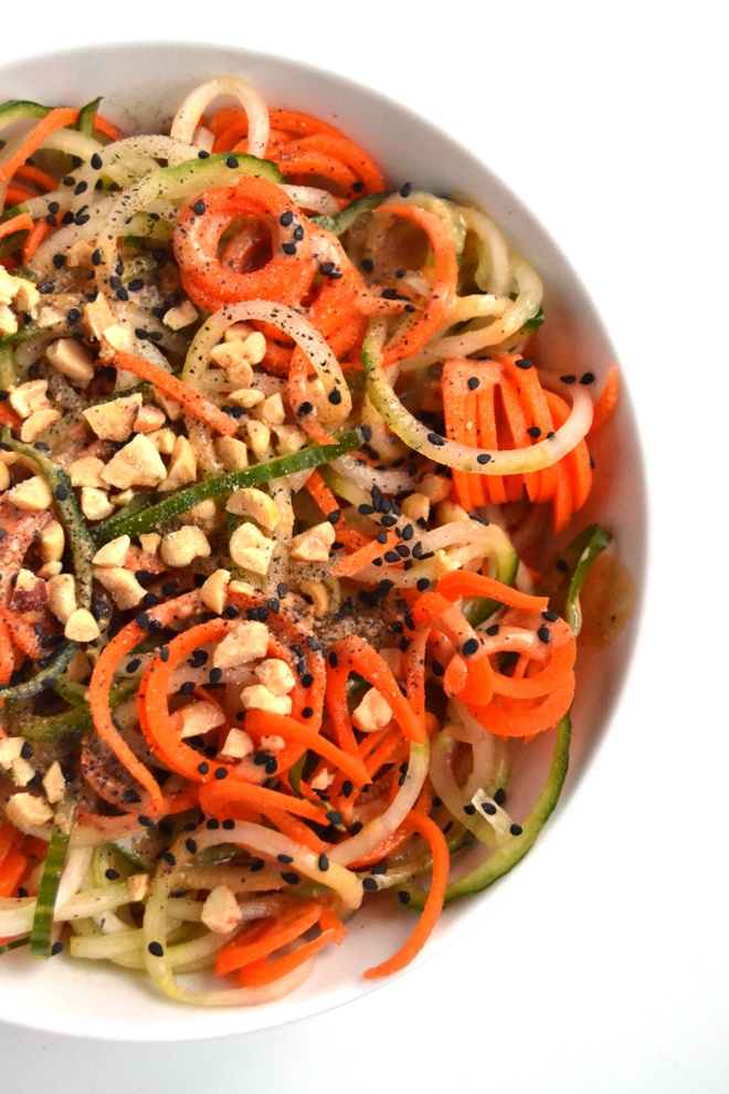 Peanut, Cucumber and Carrot Noodle Salad is ready in just 5 minutes and is the perfect side dish with spiralized vegetables and a tangy peanut sauce topped with sesame seeds and chopped peanuts! www.nutritionistreviews.com