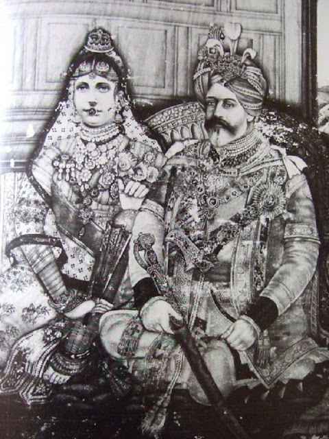Неизвестный индийский художник изобразил короля Эдварда VII и королеву Александру как короля-императора и королеву-императрицу Индии.