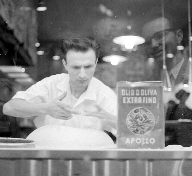 20 Intimate Black and White Photos Capture Pizza Makers Through a New