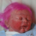 Elle colore les cheveux de son bébé de deux mois, qui fait une réaction allergique ! 