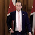 Renunció el ministro de Salud británico tras romper el distanciamiento social