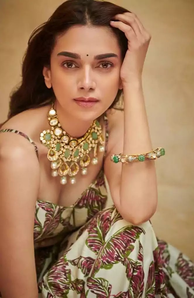 aditi-rao-hydari-looks-in-co-ord-set aditi-rao-hydari-looks-in-co-ord-set
