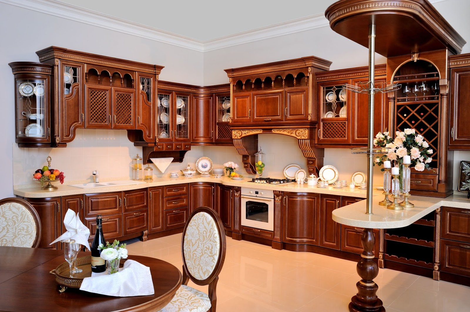 Московские производители кухонь. Кухня классика. Кухня из дерева. Красивые кухонные гарнитуры. Кухонные гарнитуры из дерева.