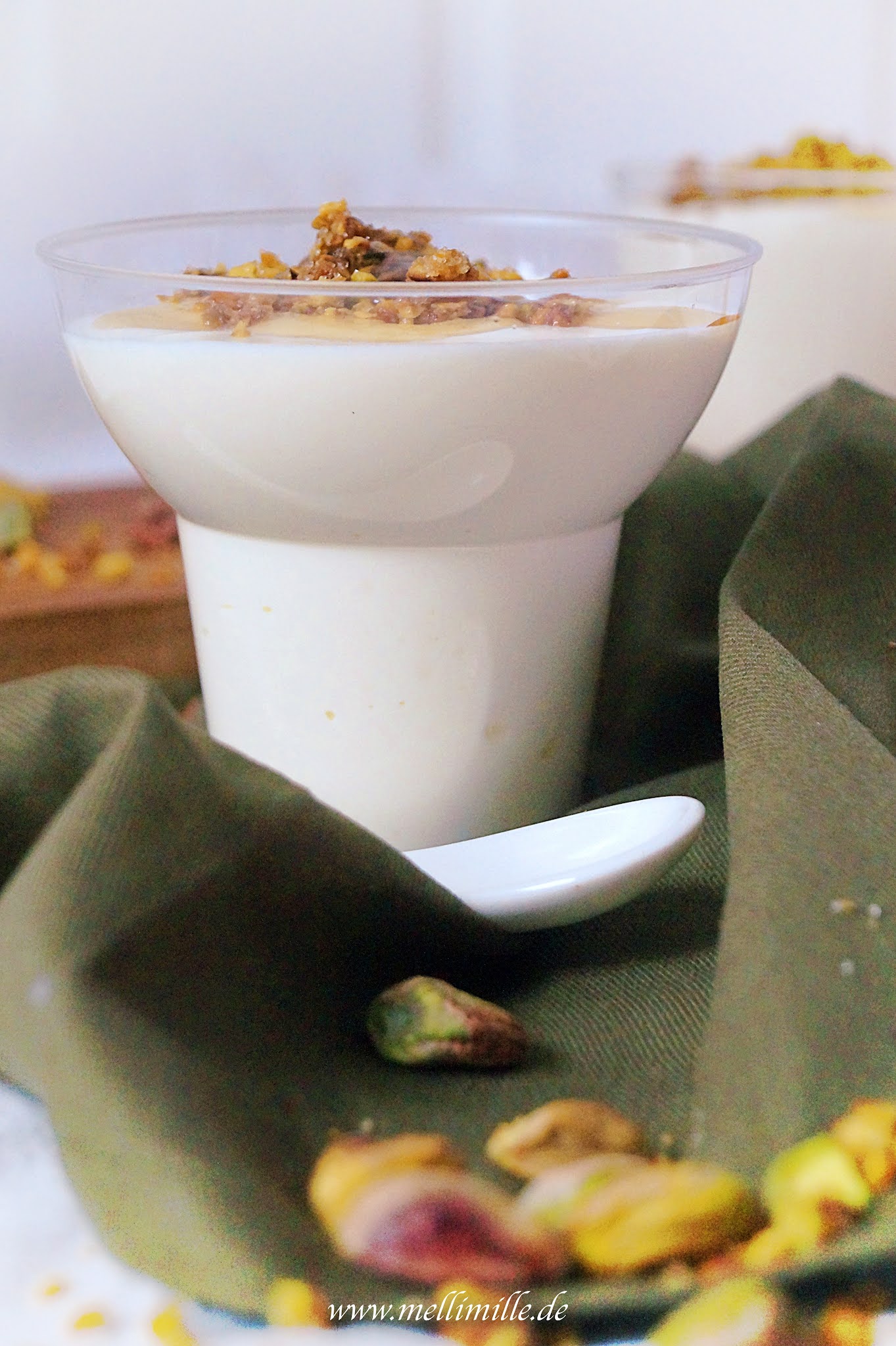 mellimille: Griechisches Joghurtmousse mit Pistaziencrunch