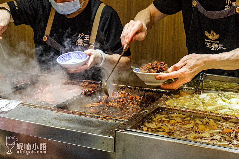 【華西街夜市美食】小王煮瓜。必比登!網評盛讚『黑金滷肉飯』 【華西街夜市美食】小王煮瓜。必比登!網評盛讚『黑金滷肉飯』
