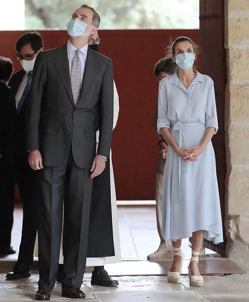 Queen Letizia wore a light blue midi shirt dress from Pedro del Hierro 2019 collection. Queen Letizia wore a new Macarena shoes. Barcelona