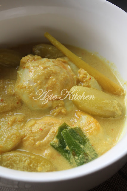 Masak Lemak Telur Itik Dengan Belimbing Buluh