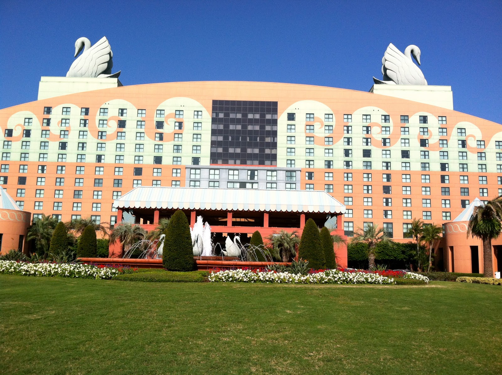 Review The Walt Disney World Swan & Dolphin Resort The World of Deej