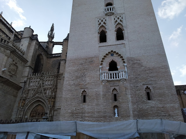 La restauración de la Giralda saca a la luz un testigo de la muralla medieval Giralda02