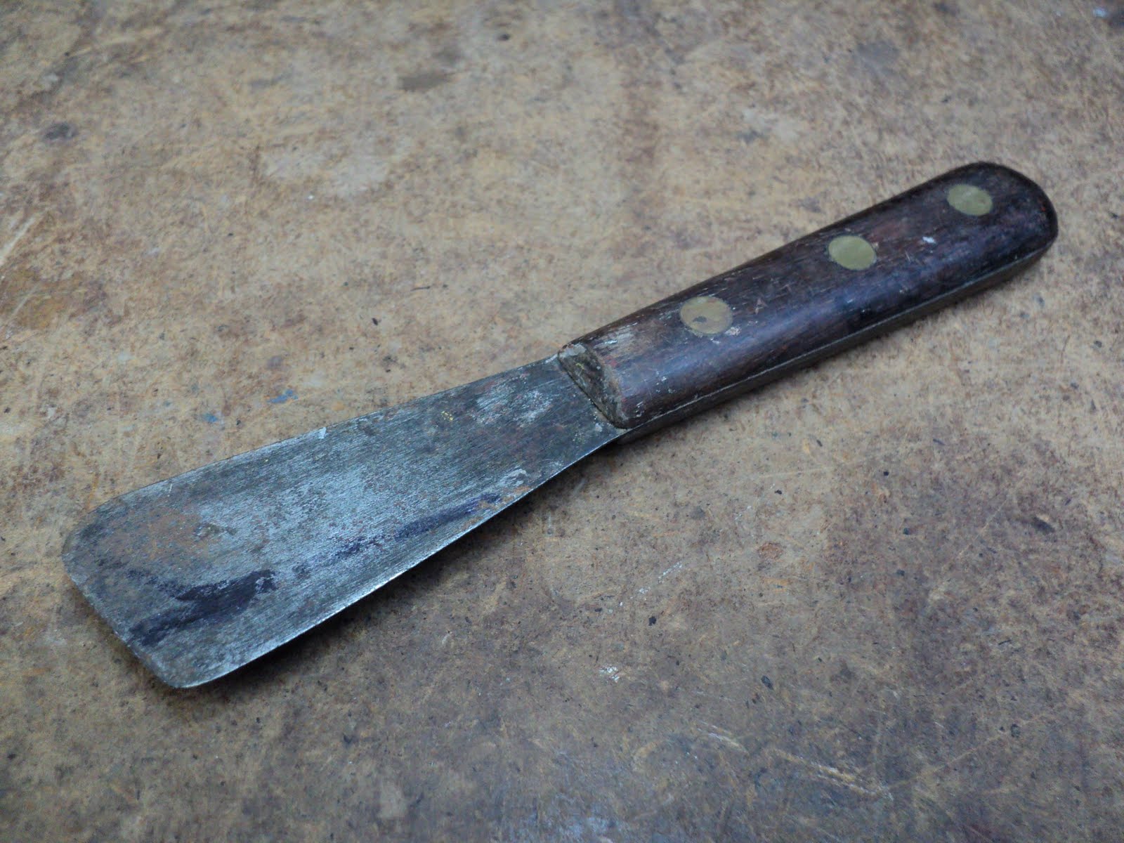 The Whole Garage Catalogue A 1 3/8" Putty Knife