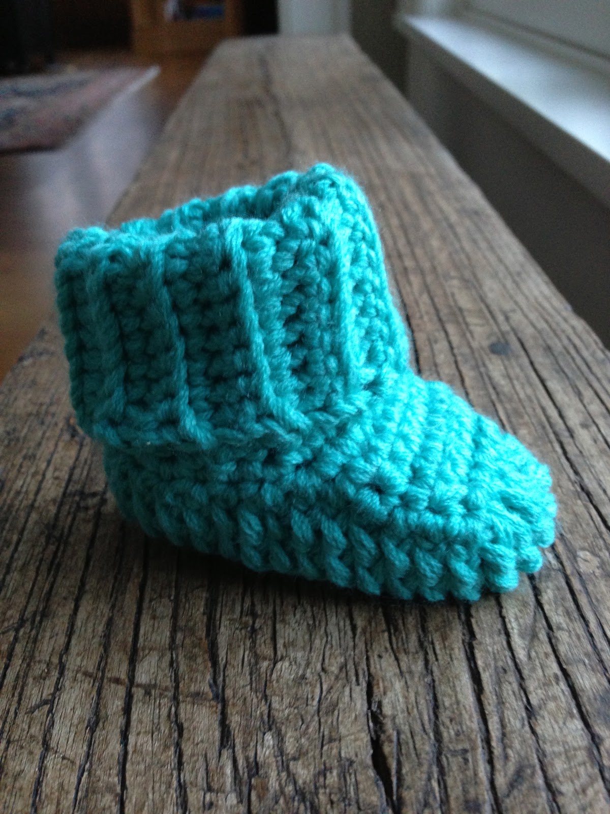 Annoo's Crochet World: Spring Flower Baby Booties Free Pattern