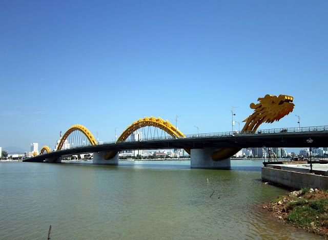 Capturing the Fabulous Beauty of Dragon Bridge in Da Nang