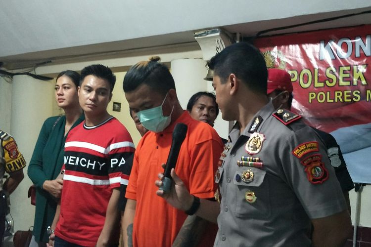 Mantan Satpam Baim Wong Jual Motor Dan Gadaikan BPKB Motor Miliknya Mantan Satpam Baim Wong Jual Motor Dan Gadaikan BPKB Motor Miliknya