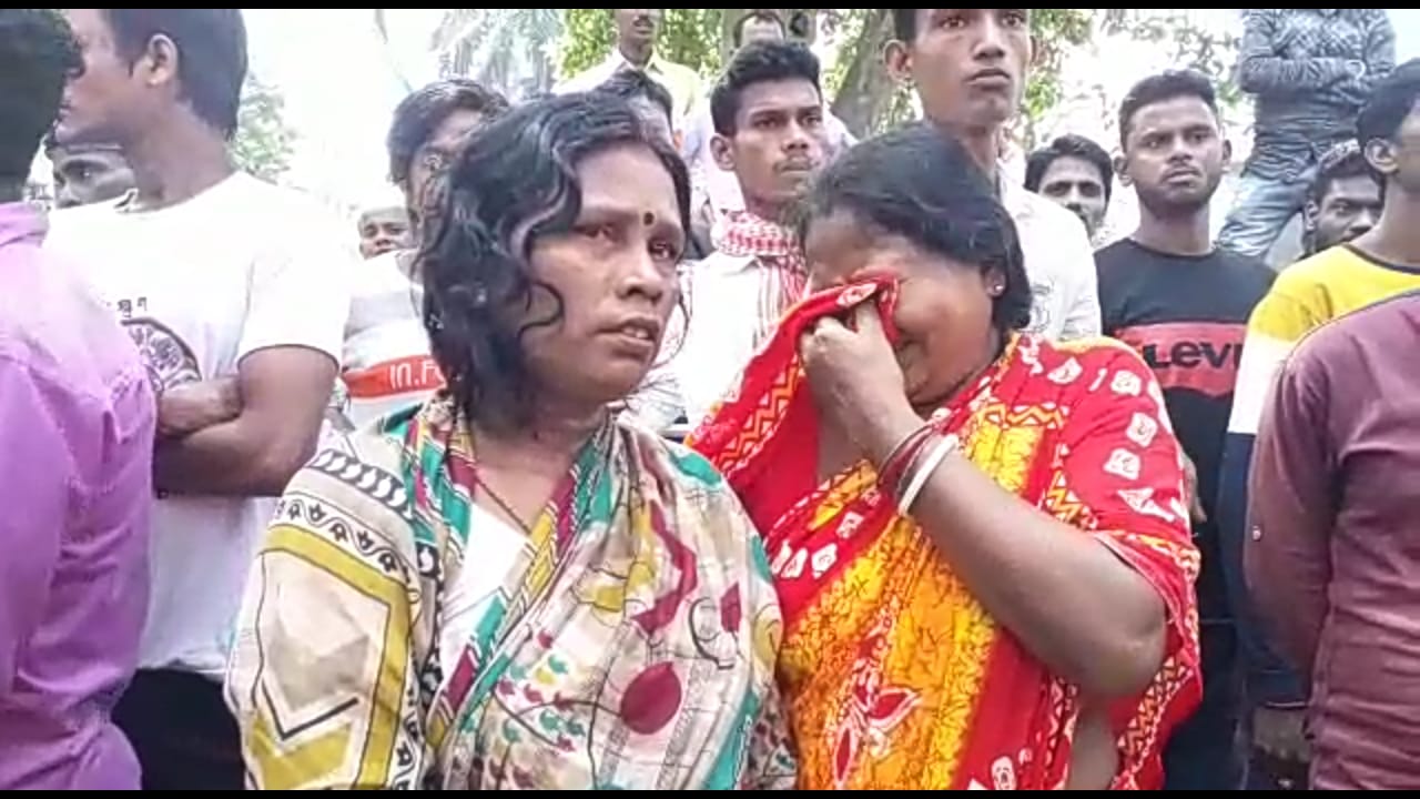 ত্রস্ত মেদিনীপুর শহরে আবার খুন, পুজোর রাতে পিটিয়ে খুন যুবককে, মৃত্যু মুখে আরও এক 1 ত্রস্ত মেদিনীপুর শহরে আবার খুন, পুজোর রাতে পিটিয়ে খুন যুবককে, মৃত্যু মুখে আরও এক