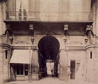 Entrée du Palais Royal par la rue de Valois, photo de Atget 1906