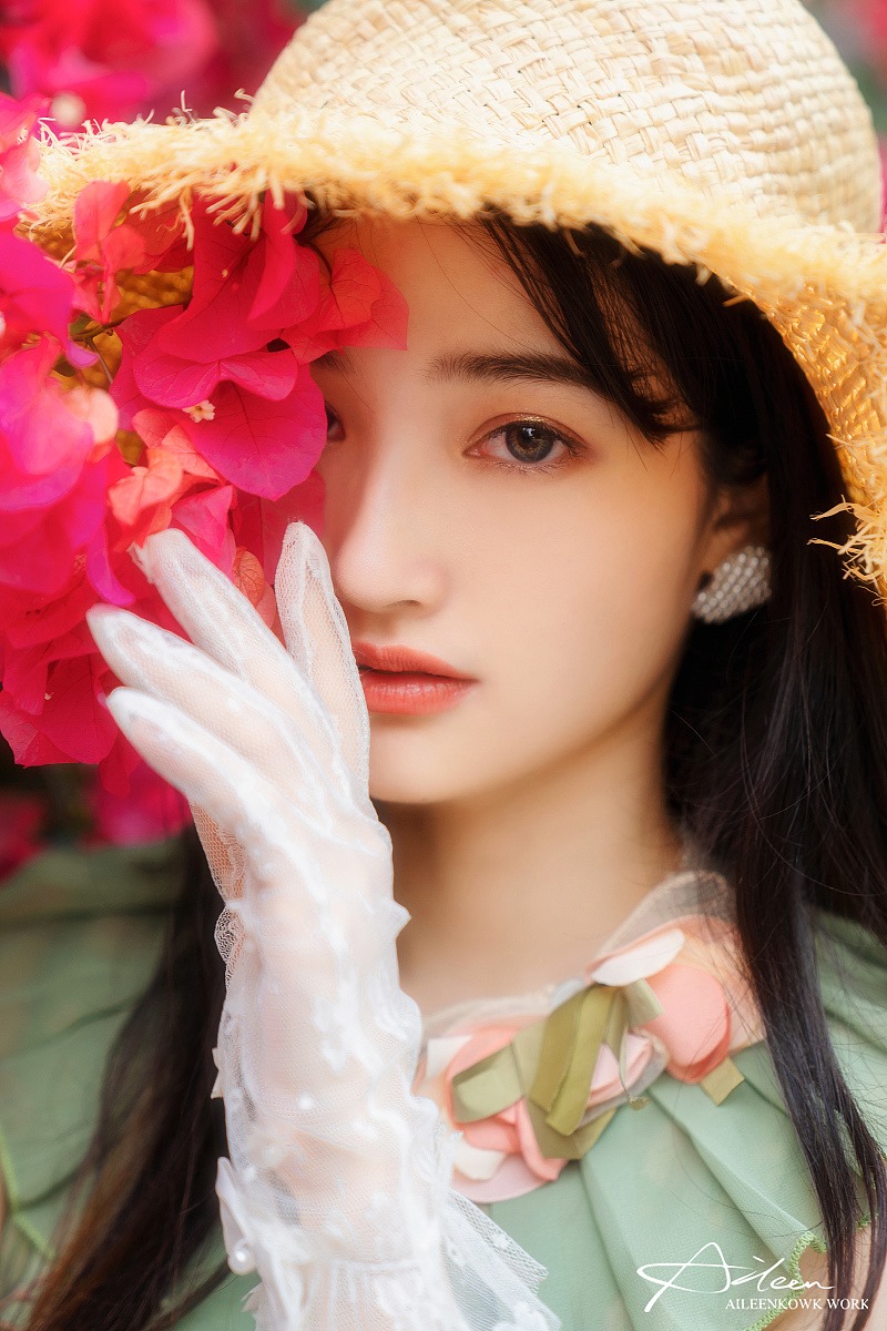 Image-Chinese-Cute-Girl-Young-Girl-under-flower-frame-TruePic.net