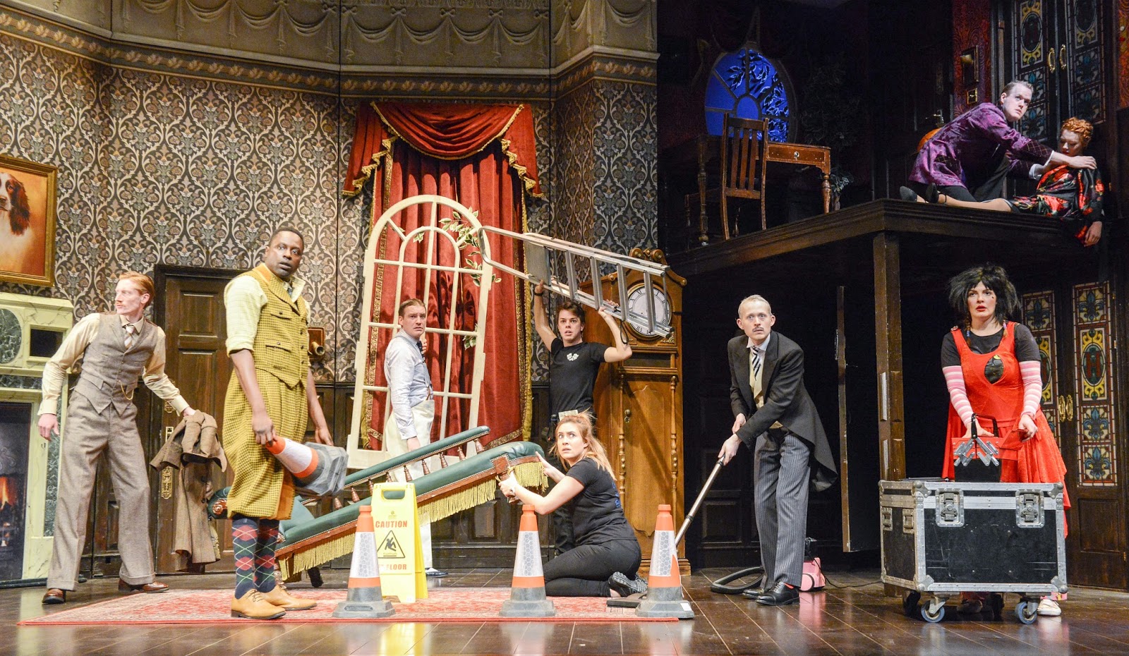 Interview Jonathan Sayer Talks The Play That Goes Wrong interview-jonathan-sayer-talks-the-play-that-goes-wrong