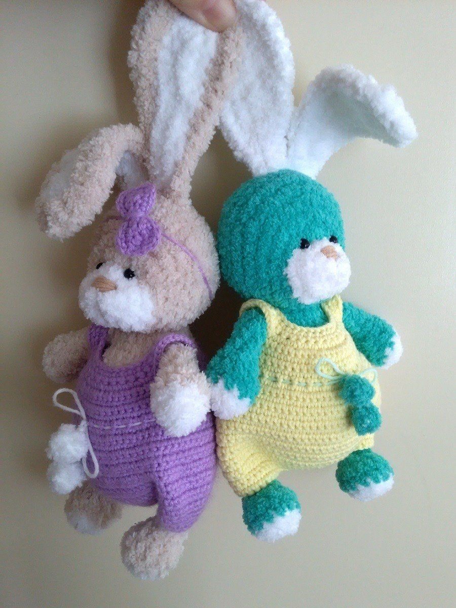 Вязаные зайки крючком