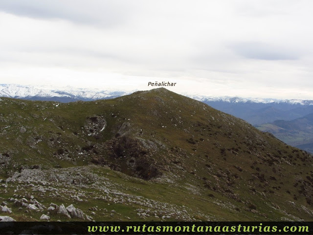 Camino a Peñalichar en el Sueve