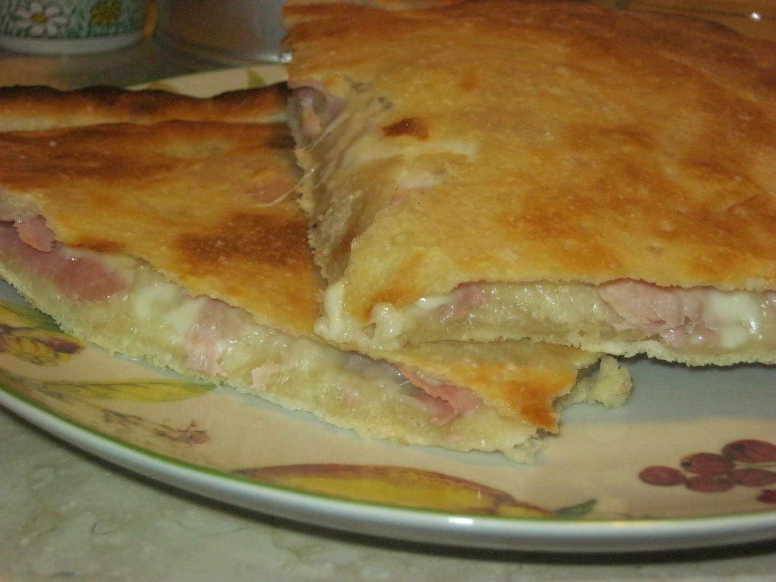FOCACCIA FARCITA con formaggio e prosciutto