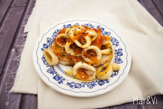 Calamares con tomate
