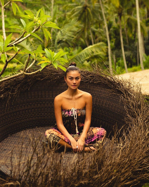 Pose Cantik Agnez Mo di Ubud, Bali
